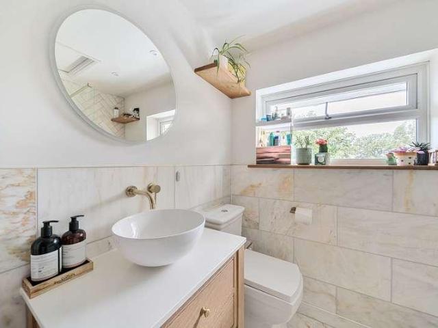 House for sale in Fole, Surrey
