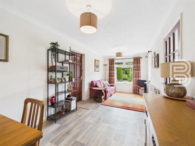 House for sale in Overslade, New Bilton