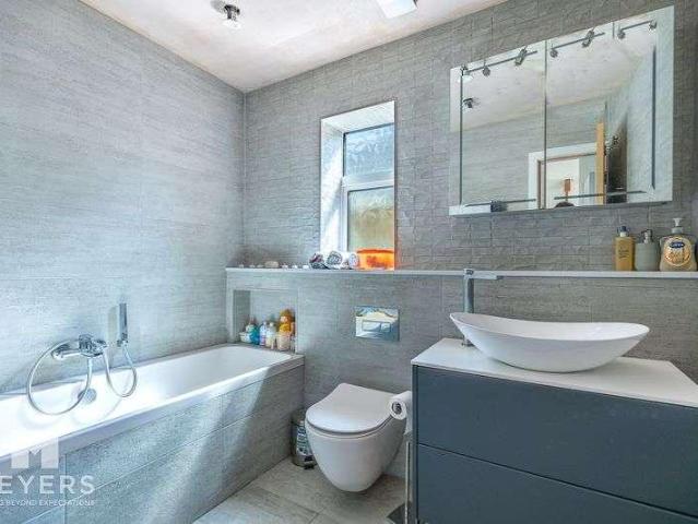 House for sale in Holdenhurst, Bournemouth