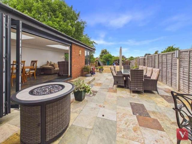 House for sale in Spring Park, Luton