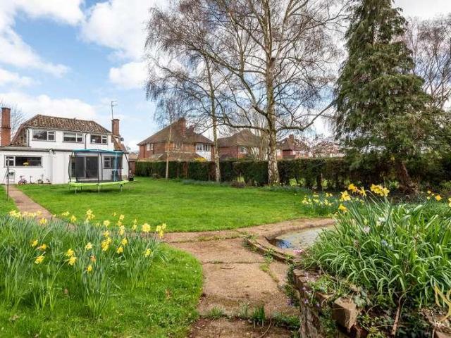House for sale in Lower Wick, Worcestershire