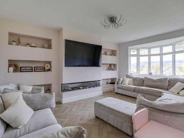 House for sale in Pont-y-Clun, Brynsadler