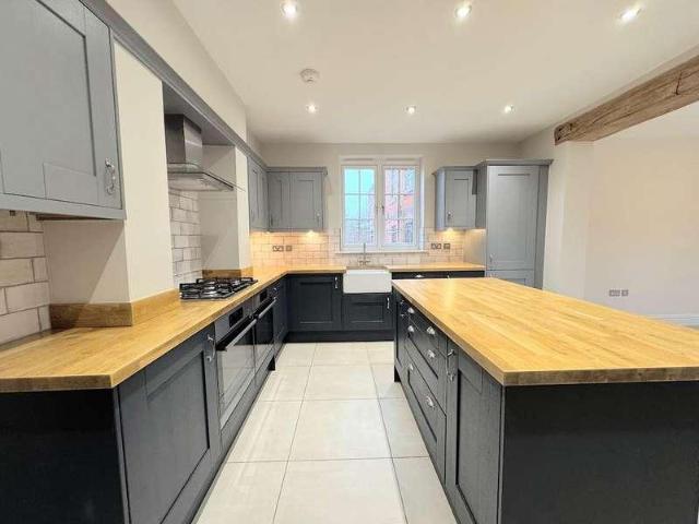 House for sale in Froggatt, East Midlands
