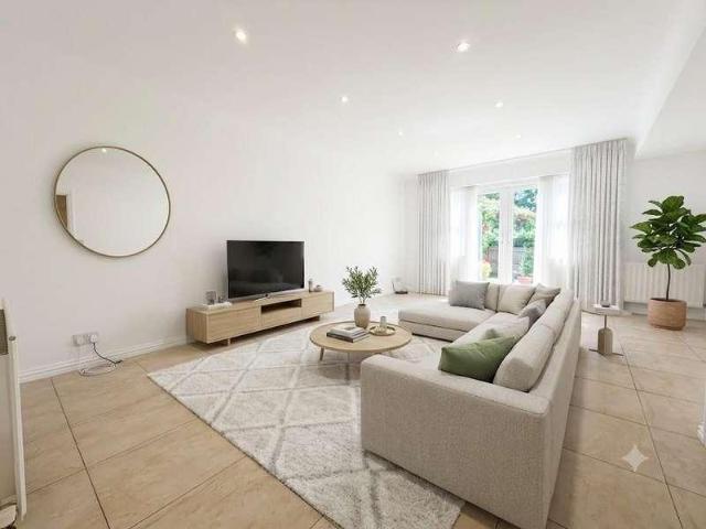 House for sale in Mill Hill, Greater London