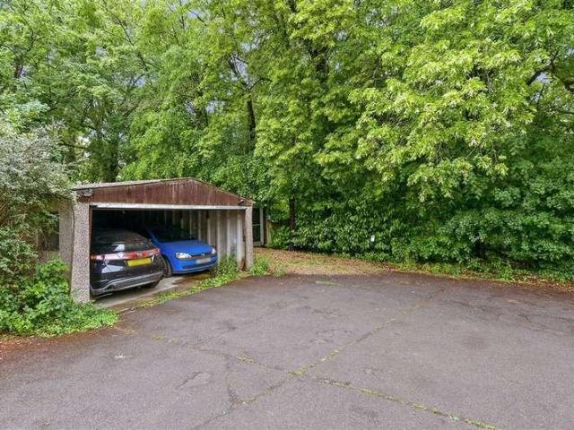 House for sale in Hillview, Surrey