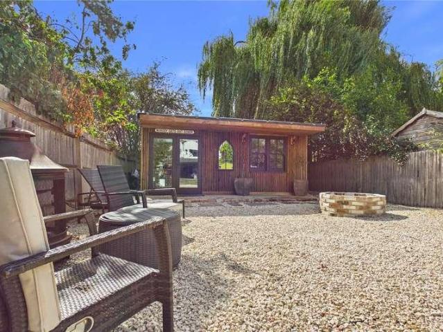 House for sale in Upper Woolhampton, West Berkshire