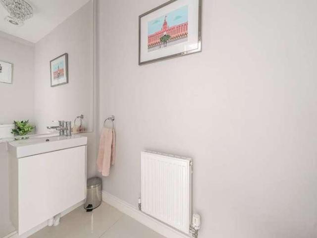 House for sale in Heatherside, Heol-las