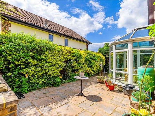 House for sale in Felden, Pouchen End