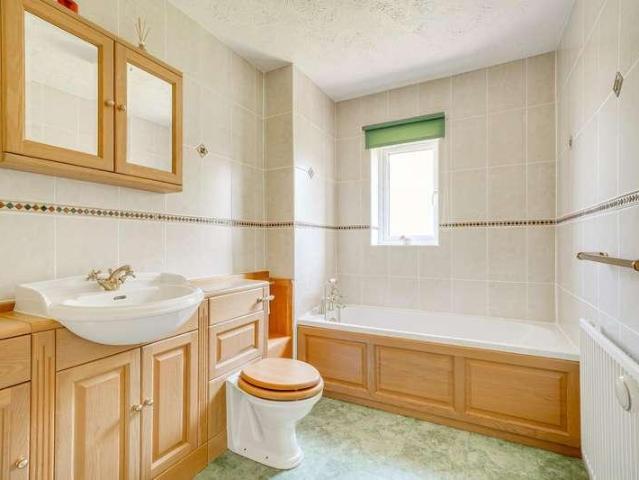 House for sale in Eaton Bray, Bedfordshire