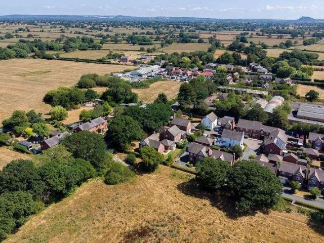 House for sale in Milton Green, Two Mills