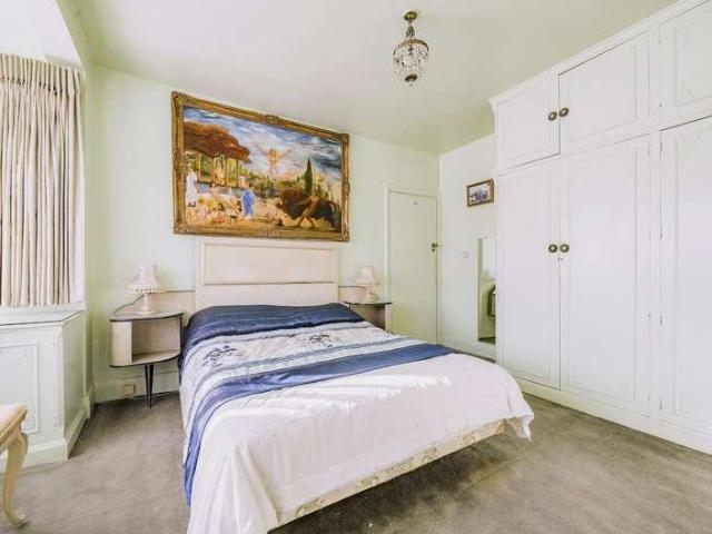 House for sale in Woodside Park, Greater London