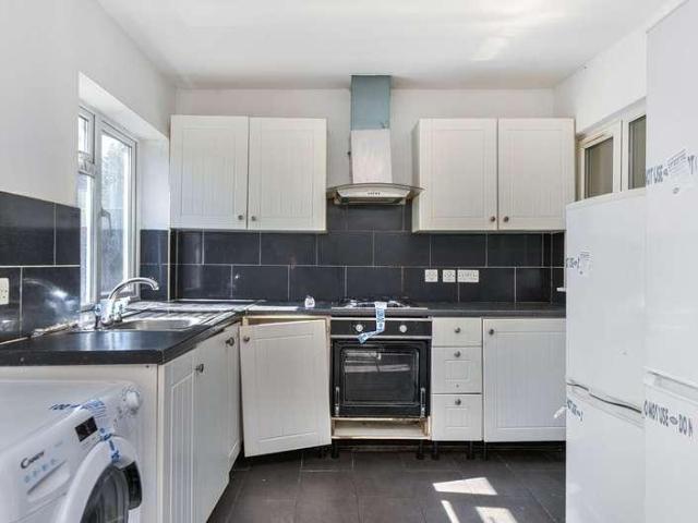 House for sale in London Borough of Merton, Mitcham