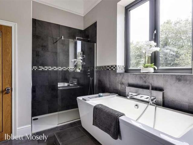 House for sale in Hillview, Surrey