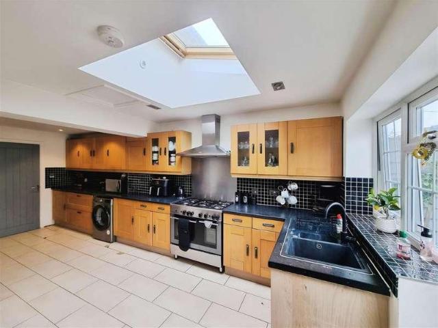 House for sale in Bennetts End, Pouchen End