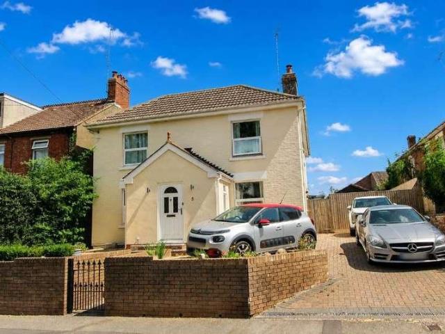 House for sale in Chiseldon, Swindon
