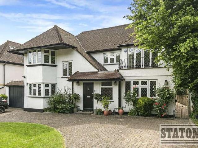 House for sale in Hadley Wood, Greater London
