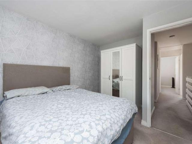 House for sale in Heol-las, Surrey