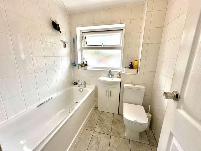 House for sale in London Borough of Croydon, Waddon