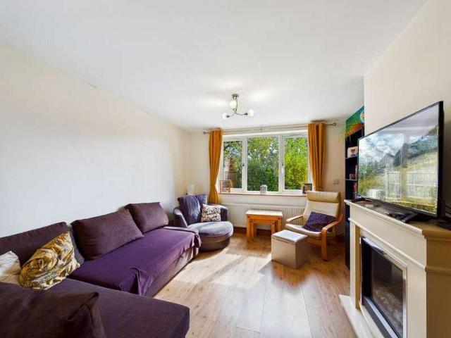 House for sale in Wrenthorpe, West Yorkshire