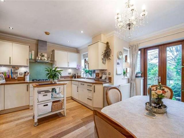 House for sale in Kings Worthy, Hampshire