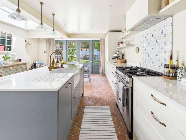 House for sale in Herne Hill, Greater London