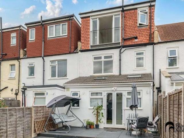 House for sale in Croydon, Woodside