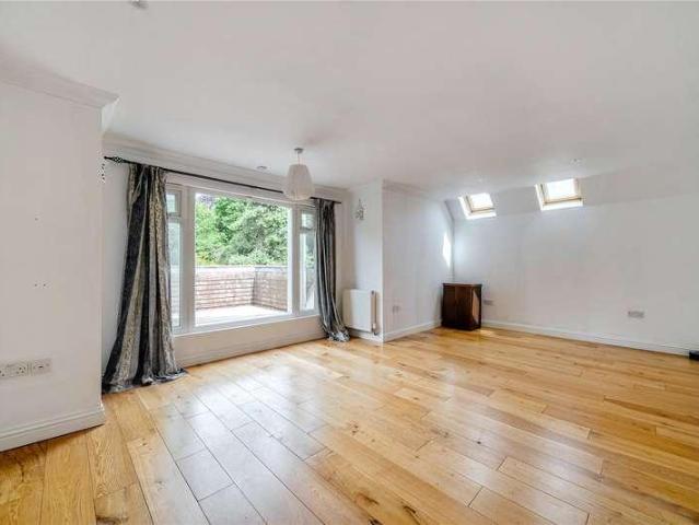 House for sale in Heol-las, Surrey