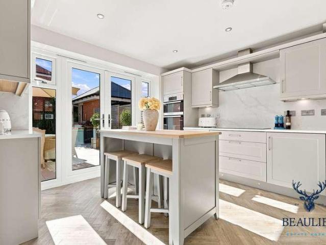 House for sale in Chipping Hill, Essex