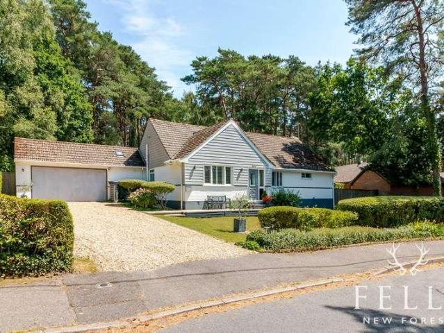 House for sale in St Leonards, East Dorset