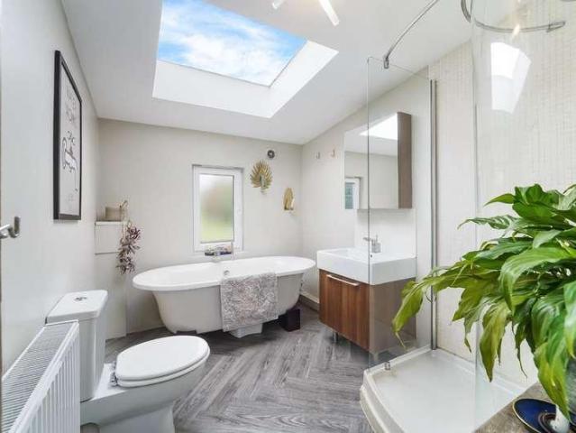 House for sale in Walton On The Hill, Red Hill