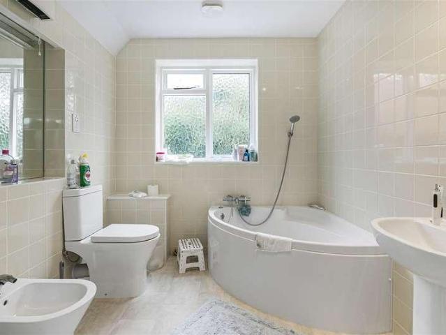 House for sale in Kingston Upon Thames, Coombe