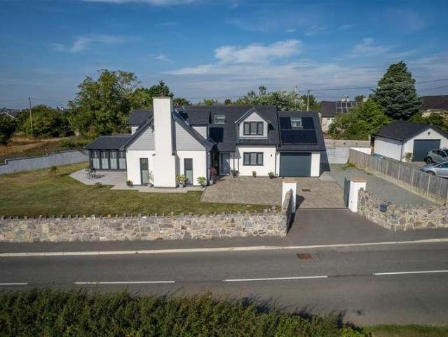 House for sale in Llaniestyn, Wales