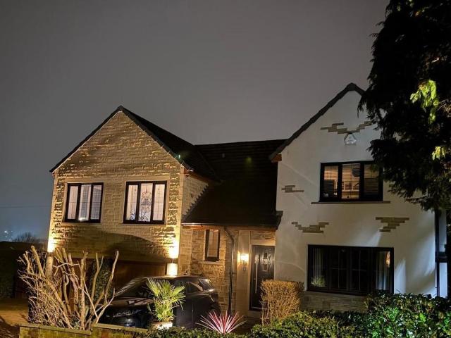 House for sale in Cottingley, West Yorkshire