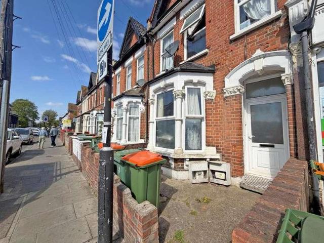 House for sale in Little Ilford, Greater London
