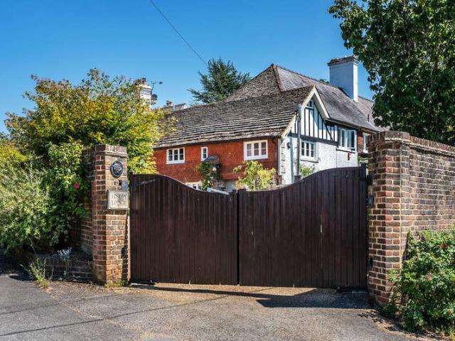 House for sale in Hillview, Surrey