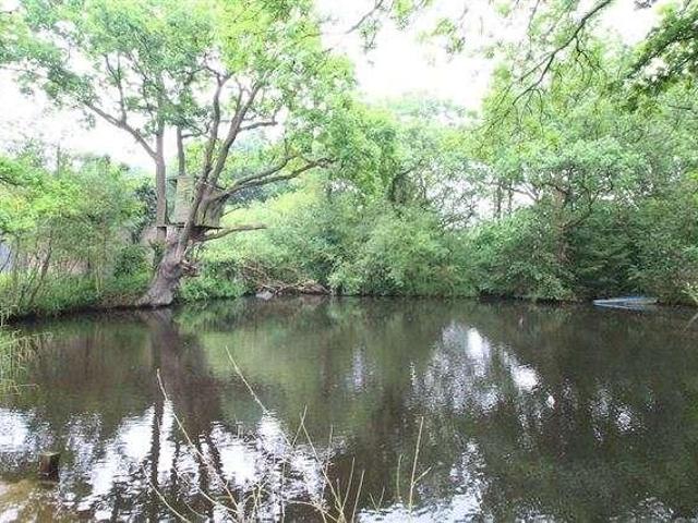House for sale in Burstow, Hillview