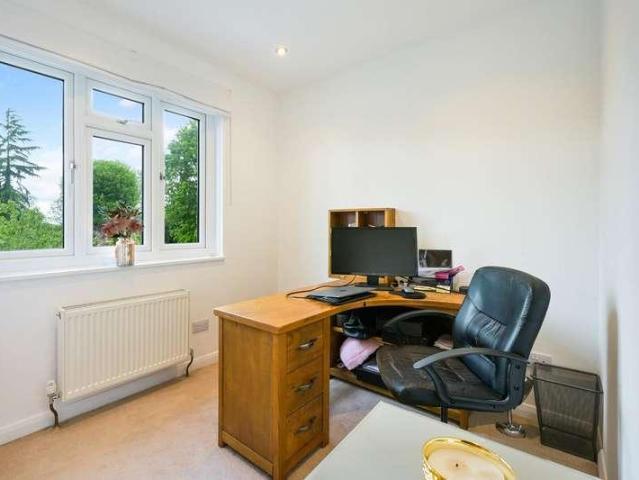 House for sale in Hillview, Surrey