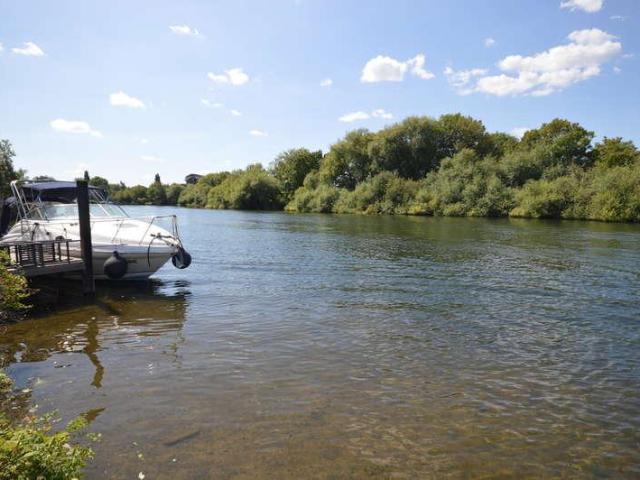 House for sale in Lower Halliford