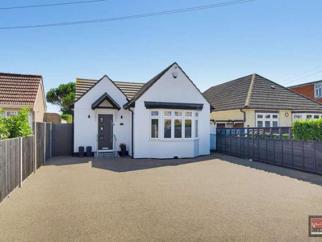 House for sale in Chattern Hill, Lower Halliford
