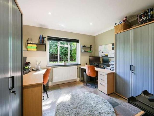 House for sale in Nork, Red Hill