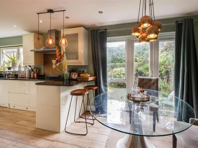 House for sale in London Borough of Croydon, Forestdale