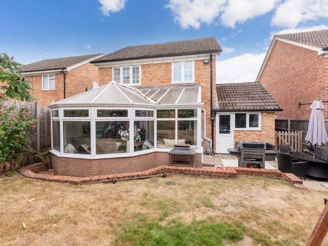 House for sale in Heol-las, Surrey