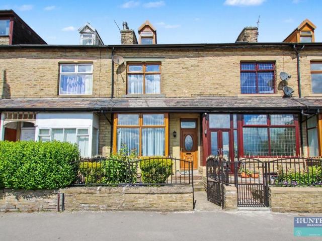 House for sale in Thornbury, West Yorkshire