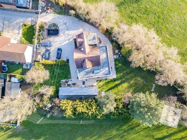 House for sale in Coxtie Green, Navestock Side