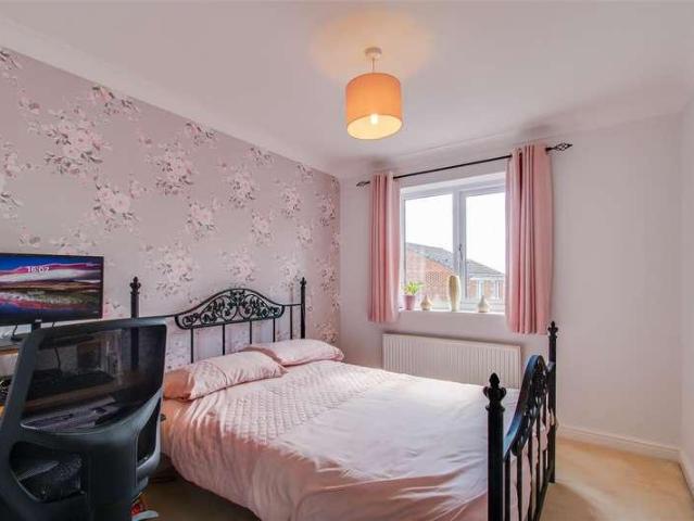 House for sale in Airedale, Pontefract