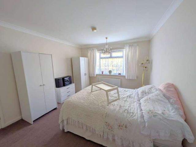House for sale in New Waltham