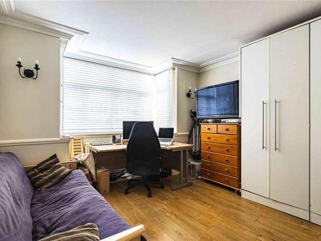House for sale in Batchworth, Hertfordshire