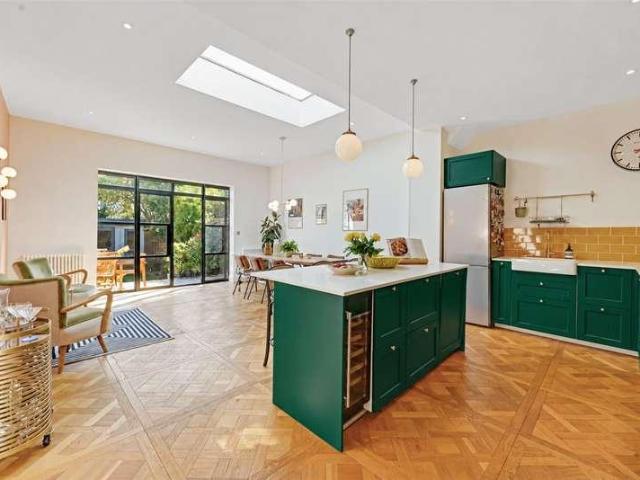 House for sale in Brondesbury Park, Greater London