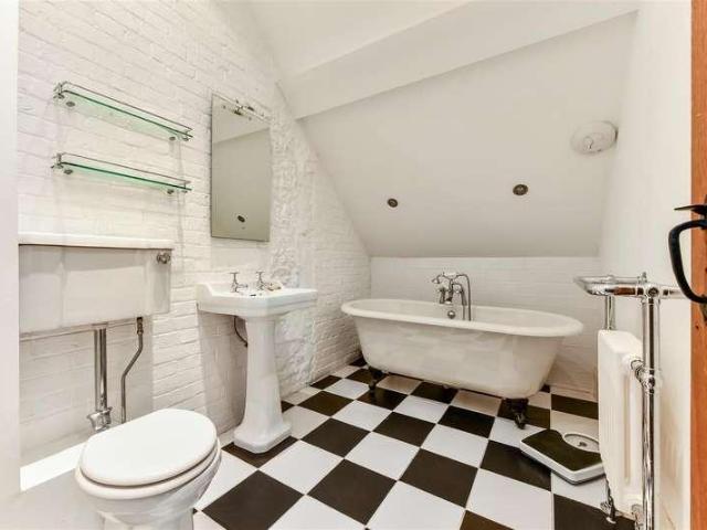 House for sale in Arundel, Clapham