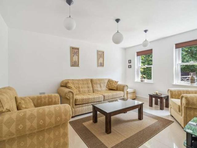 House for sale in Aylesbury, Great and Little Kimble cum Marsh